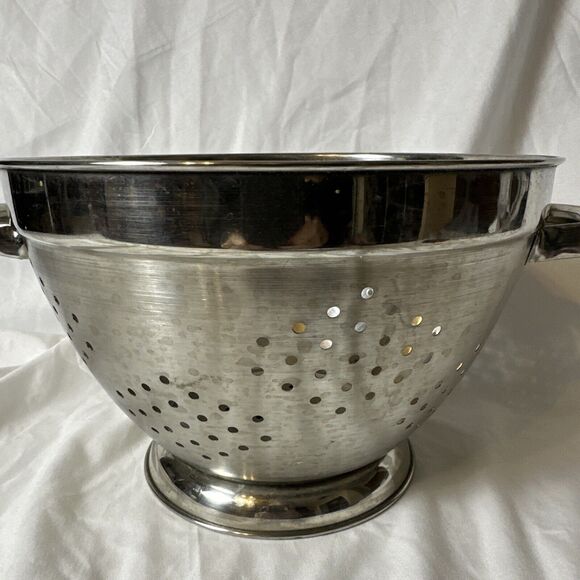STAINLESS STEEL 18/10 - HEAVY DUTY - 5 Qt. 10" COLANDER WITH HANDLES & BASE‎ - Picture 2 of 12